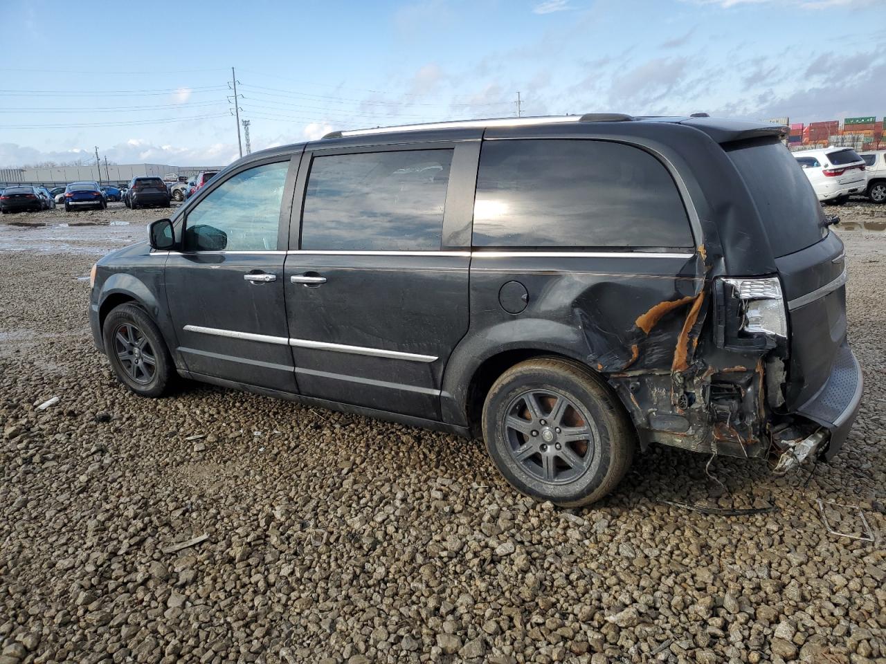 2013 Chrysler Town & Country - Image 2