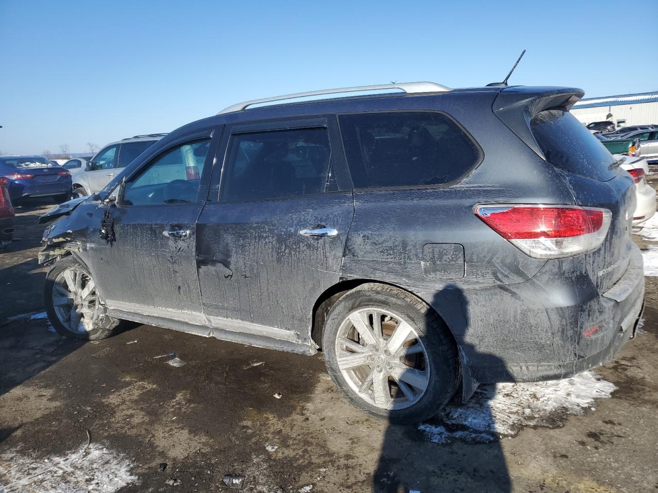 2014 Nissan Pathfinder - Image 2