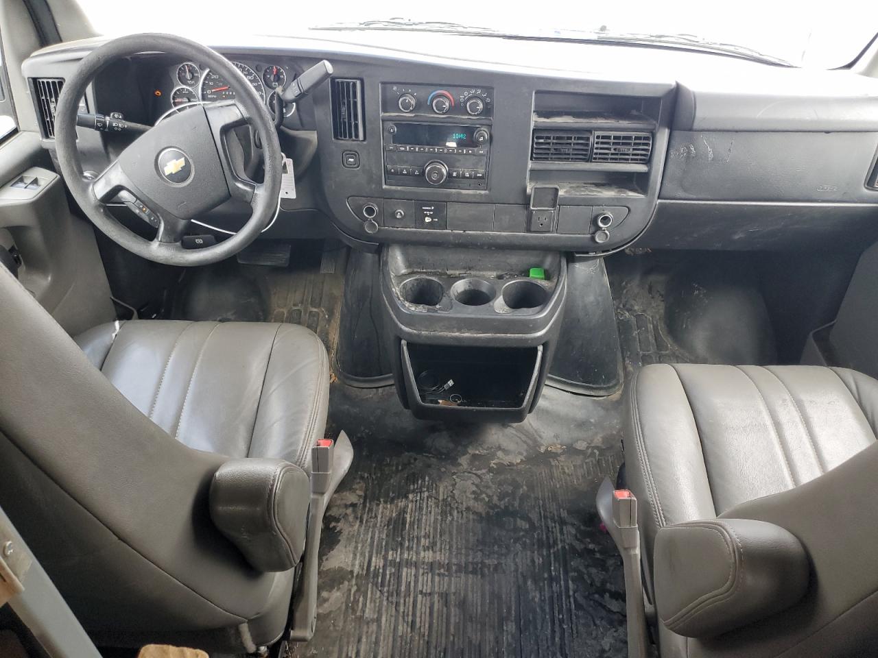 2015 Chevrolet Express - Image 8