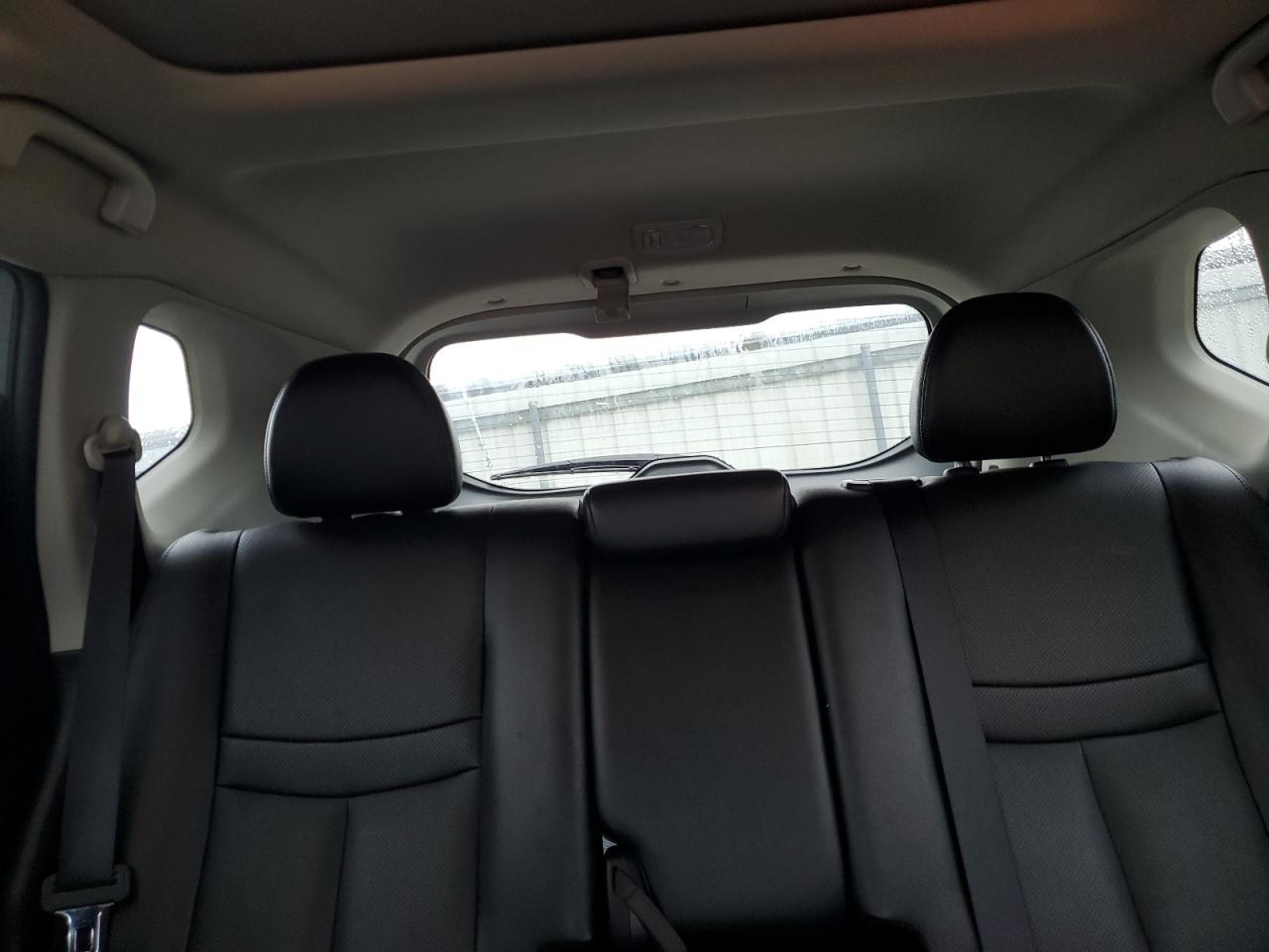 2017 Nissan Rogue - Image 10