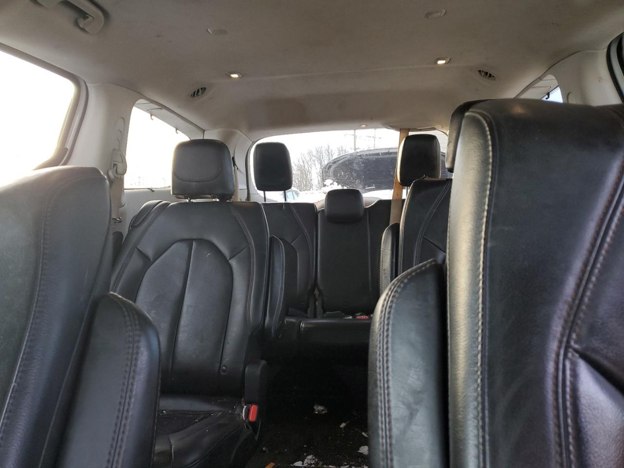 2017 Chrysler Pacifica - Image 10