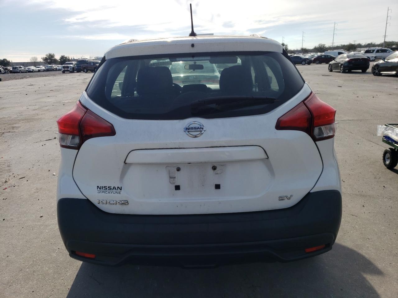 VIN 3N1CP5CU3JL506594 2018 NISSAN KICKS no.6