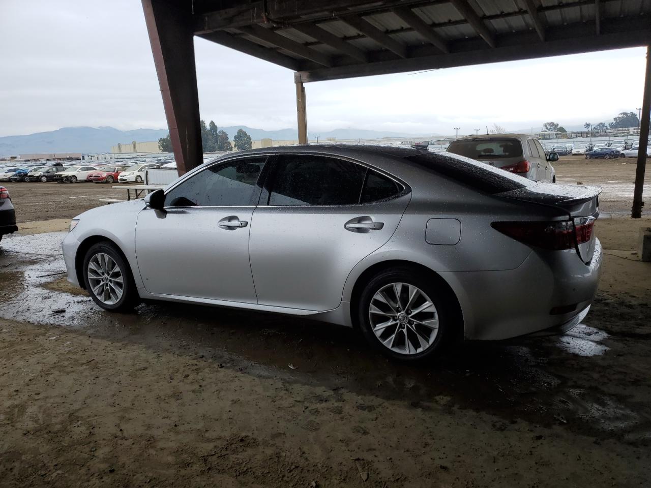 2014 Lexus ES - Image 2