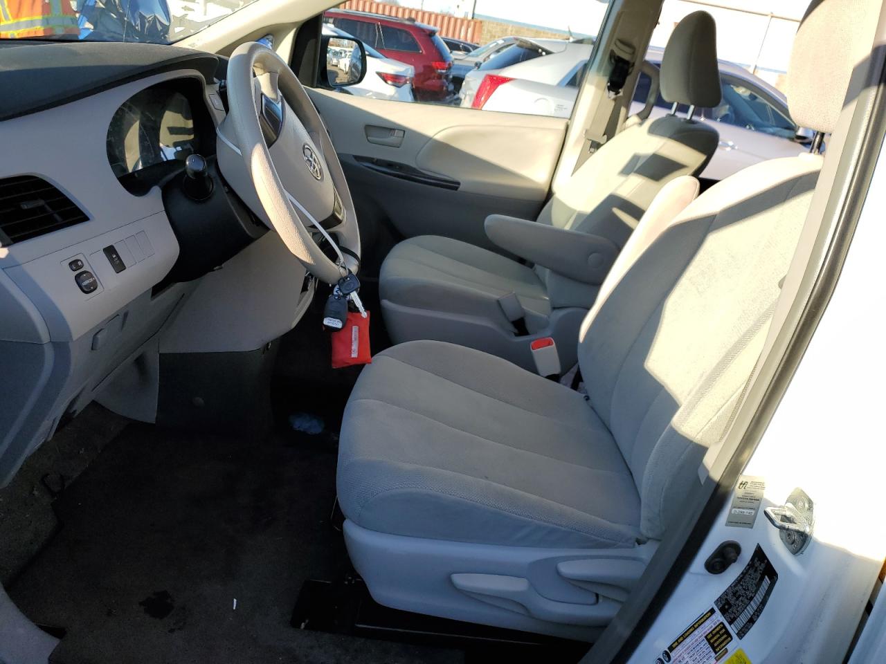 2014 Toyota Sienna - Image 7