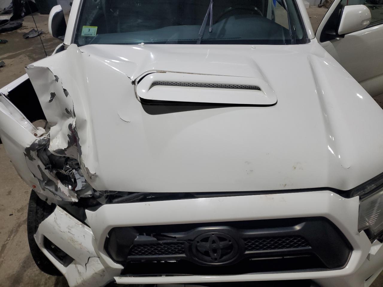 2015 Toyota Tacoma - Image 11