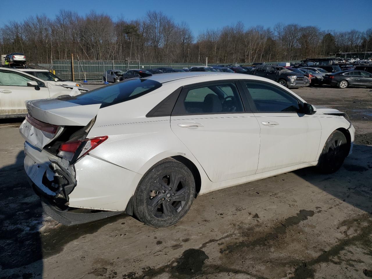 2022 Hyundai Elantra - Image 3