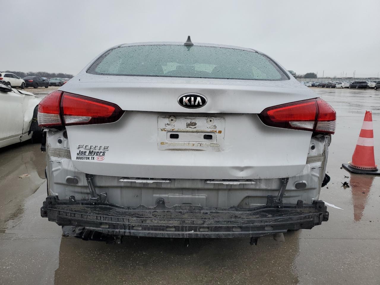 2017 Kia Forte - Image 6