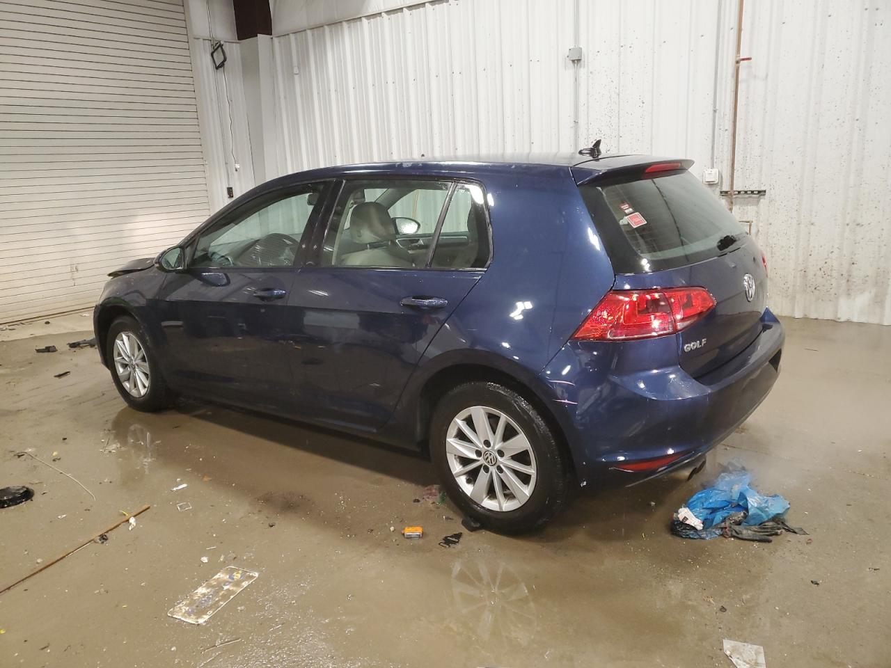 2015 Volkswagen Golf - Image 2