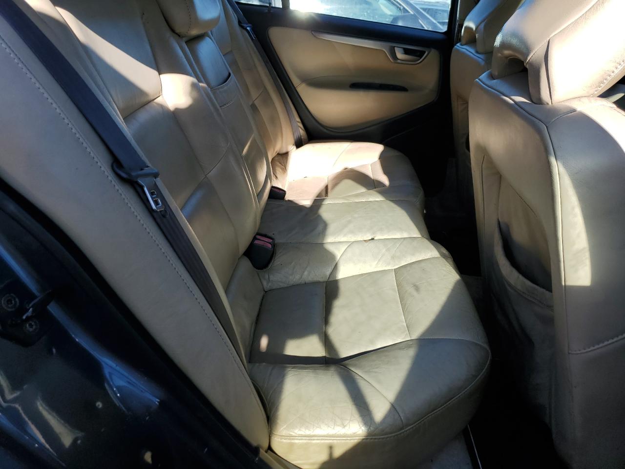 2004 Volvo S60 - Image 10