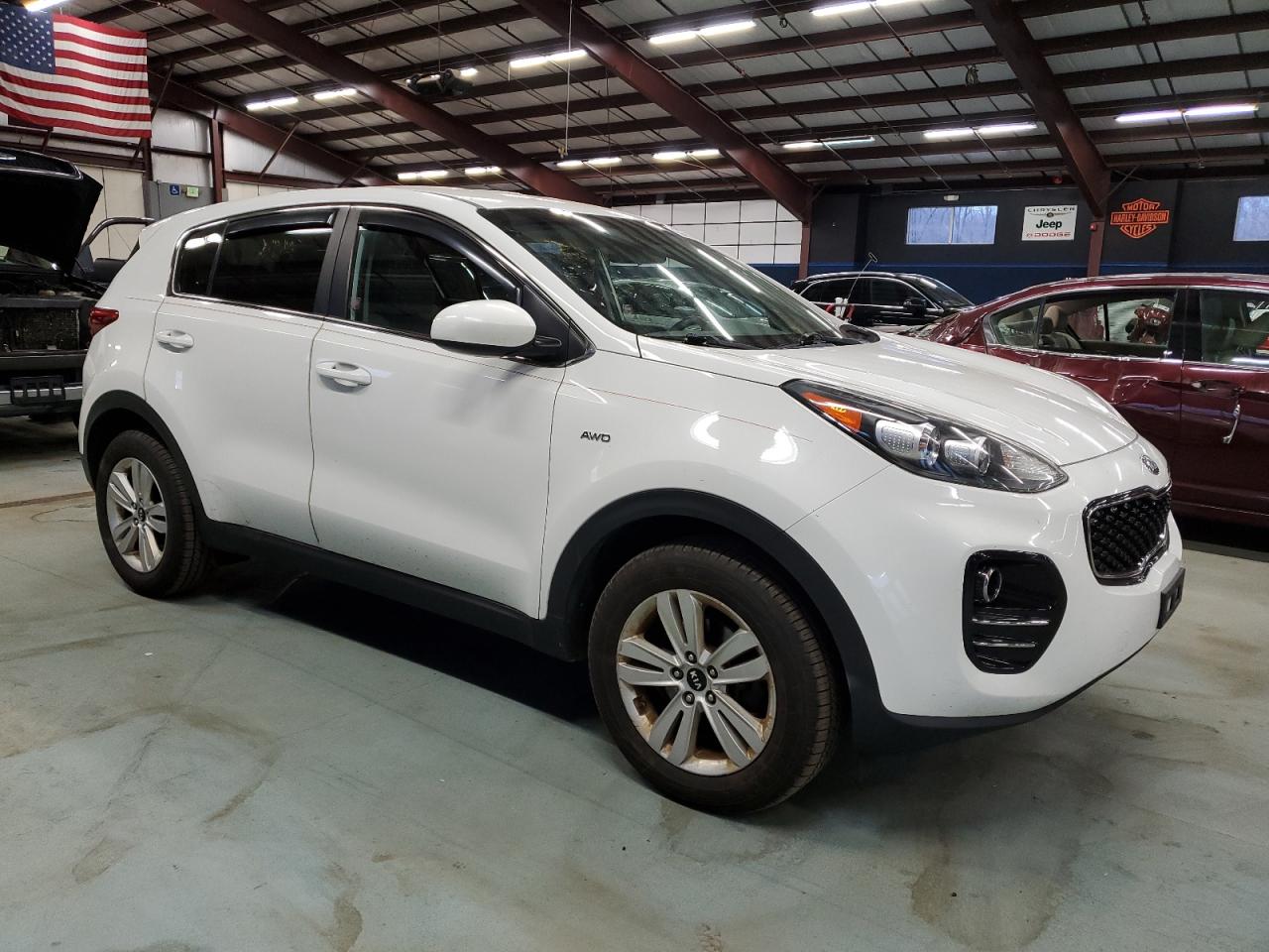 VIN KNDPMCAC7J7438830 2018 KIA SPORTAGE no.4