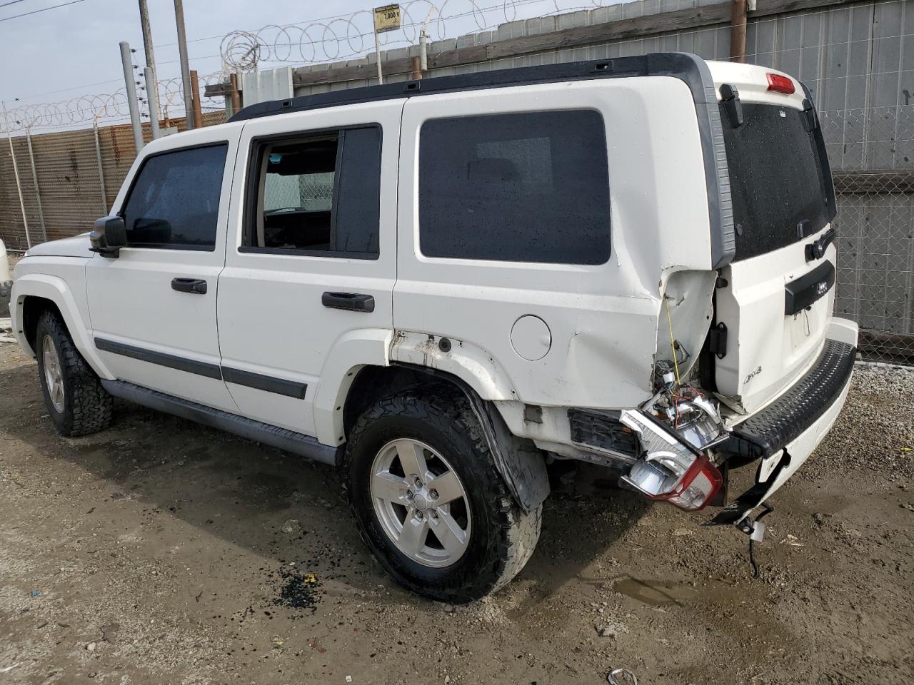 2006 Jeep Commander - Image 2