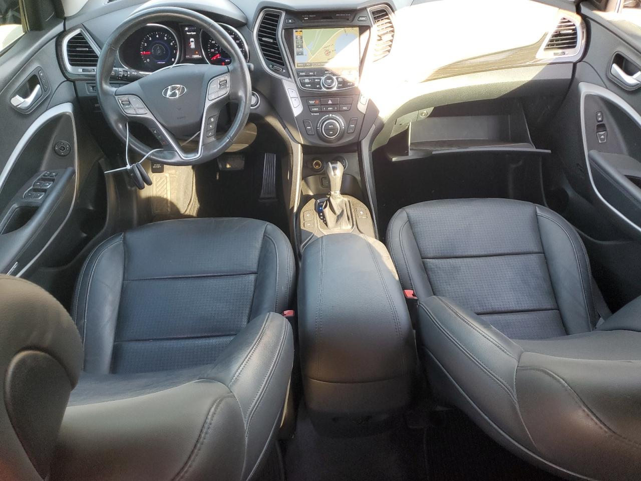 2016 Hyundai Santa Fe - Image 8