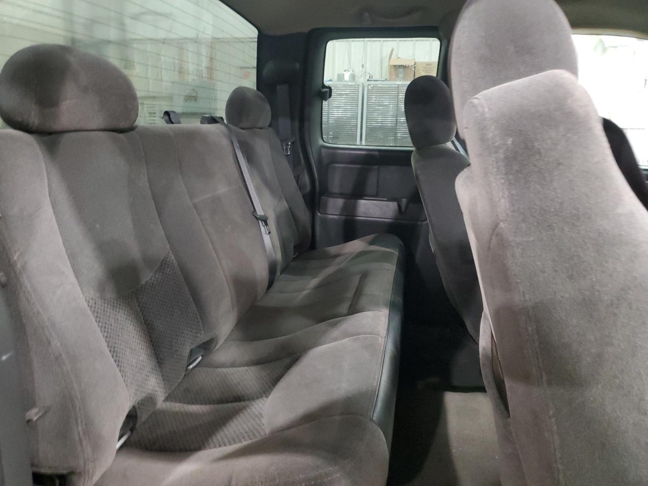2006 Chevrolet Silverado - Image 10