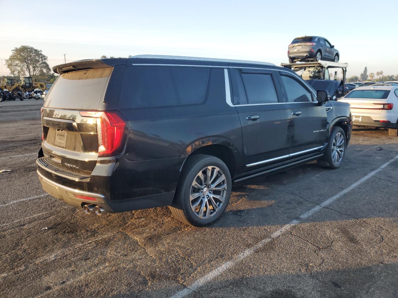 2022 GMC Yukon - Image 3