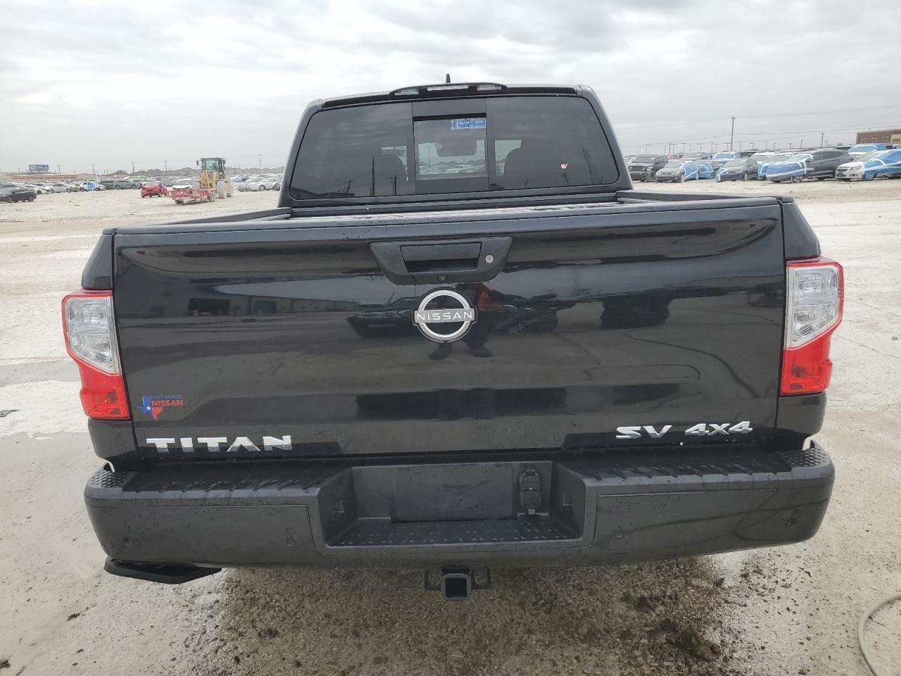 2024 Nissan Titan - Image 6