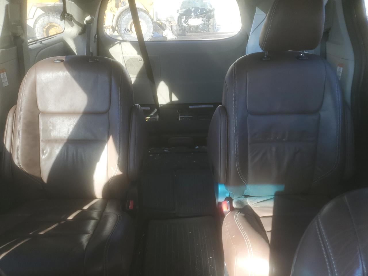 2017 Toyota Sienna - Image 10