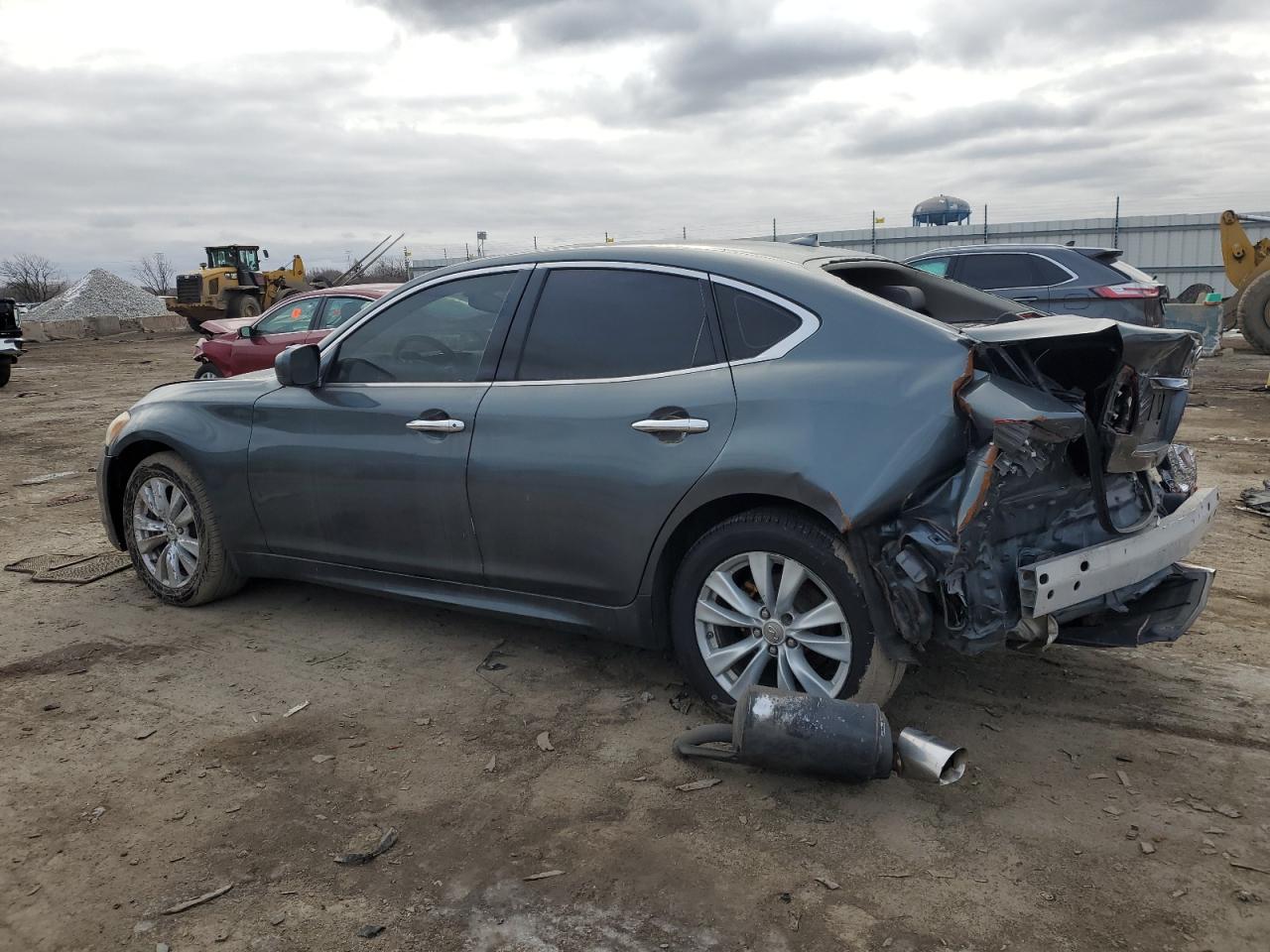2011 Infiniti M - Image 2