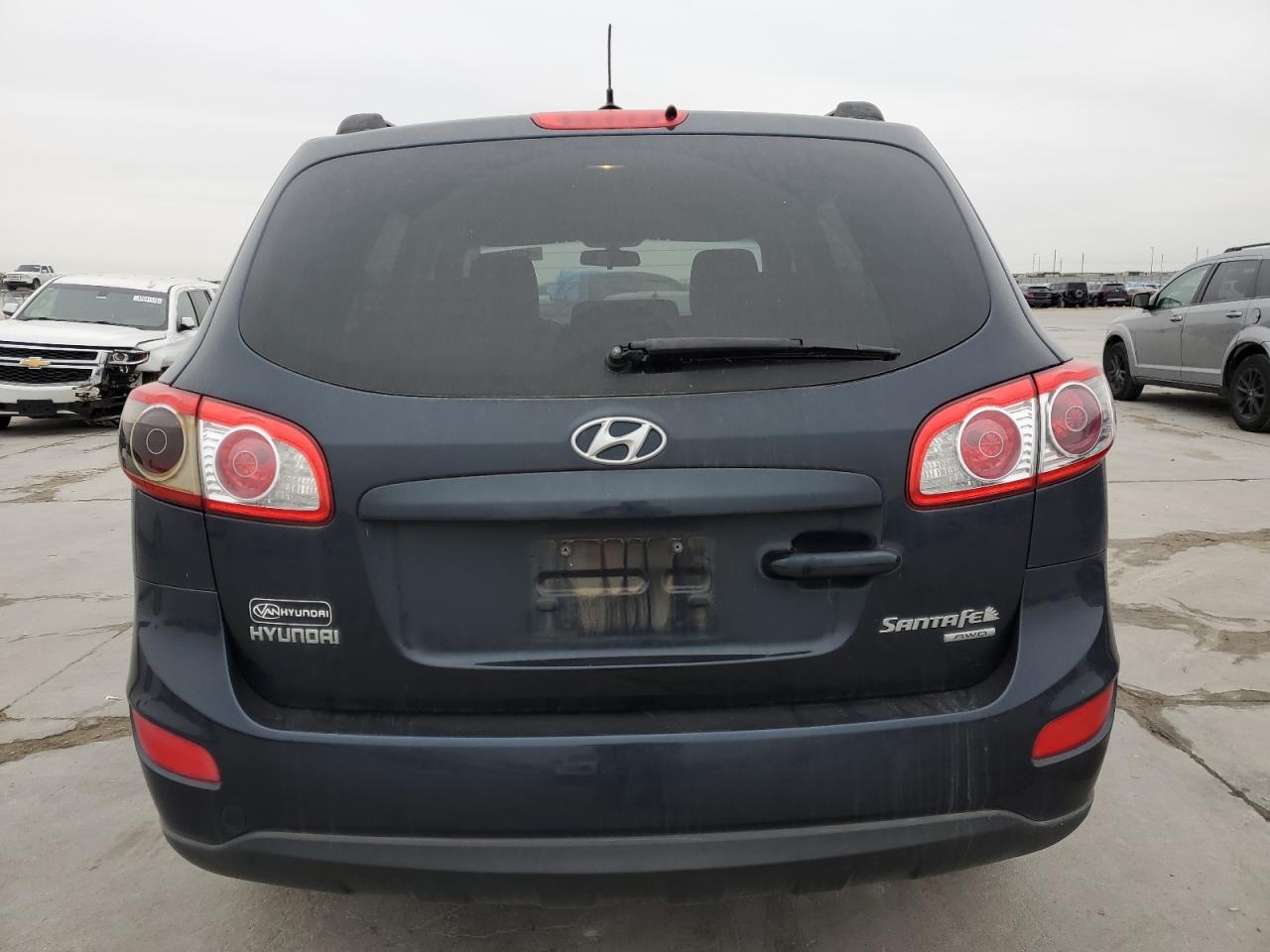 2010 Hyundai Santa Fe - Image 6