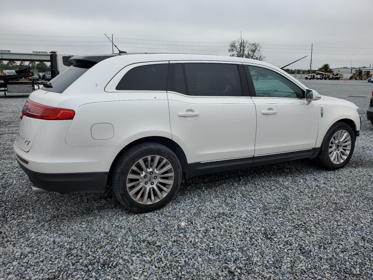 2011 Lincoln MKT - Image 3