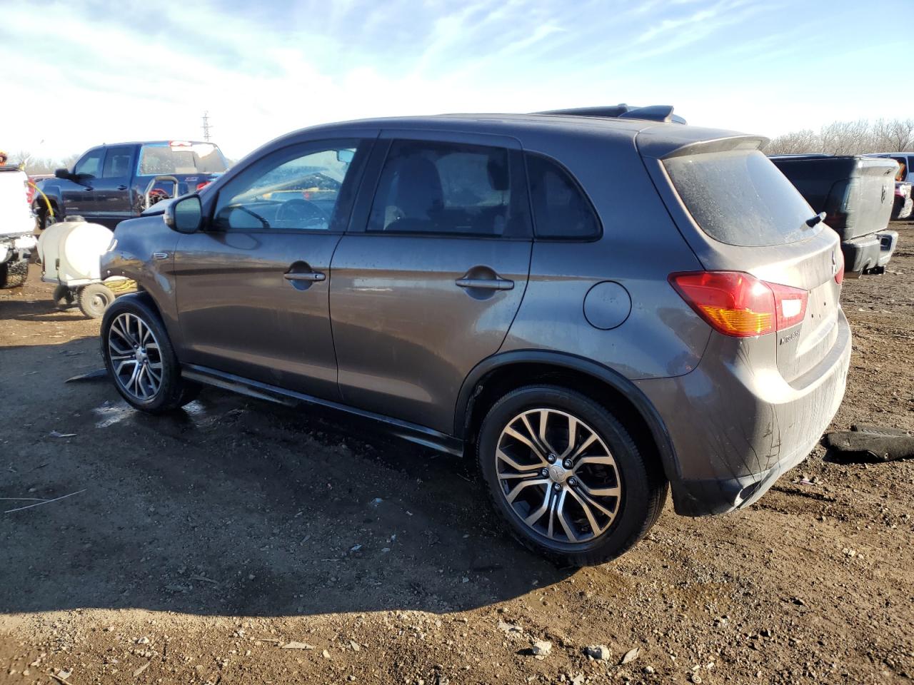 2017 Mitsubishi Outlander - Image 2