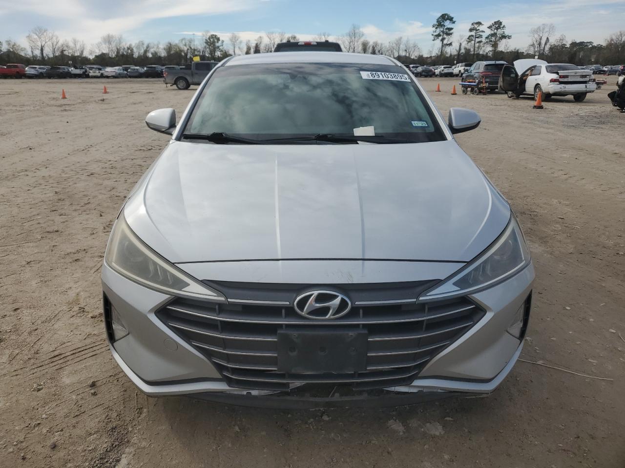 2019 Hyundai Elantra - Image 5