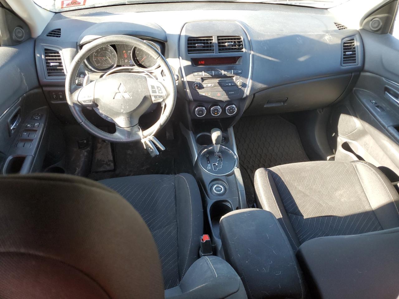 2013 Mitsubishi Outlander - Image 8