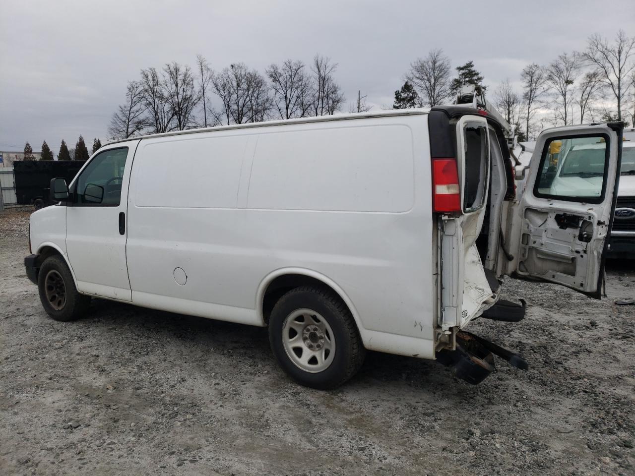 2014 Chevrolet Express - Image 2