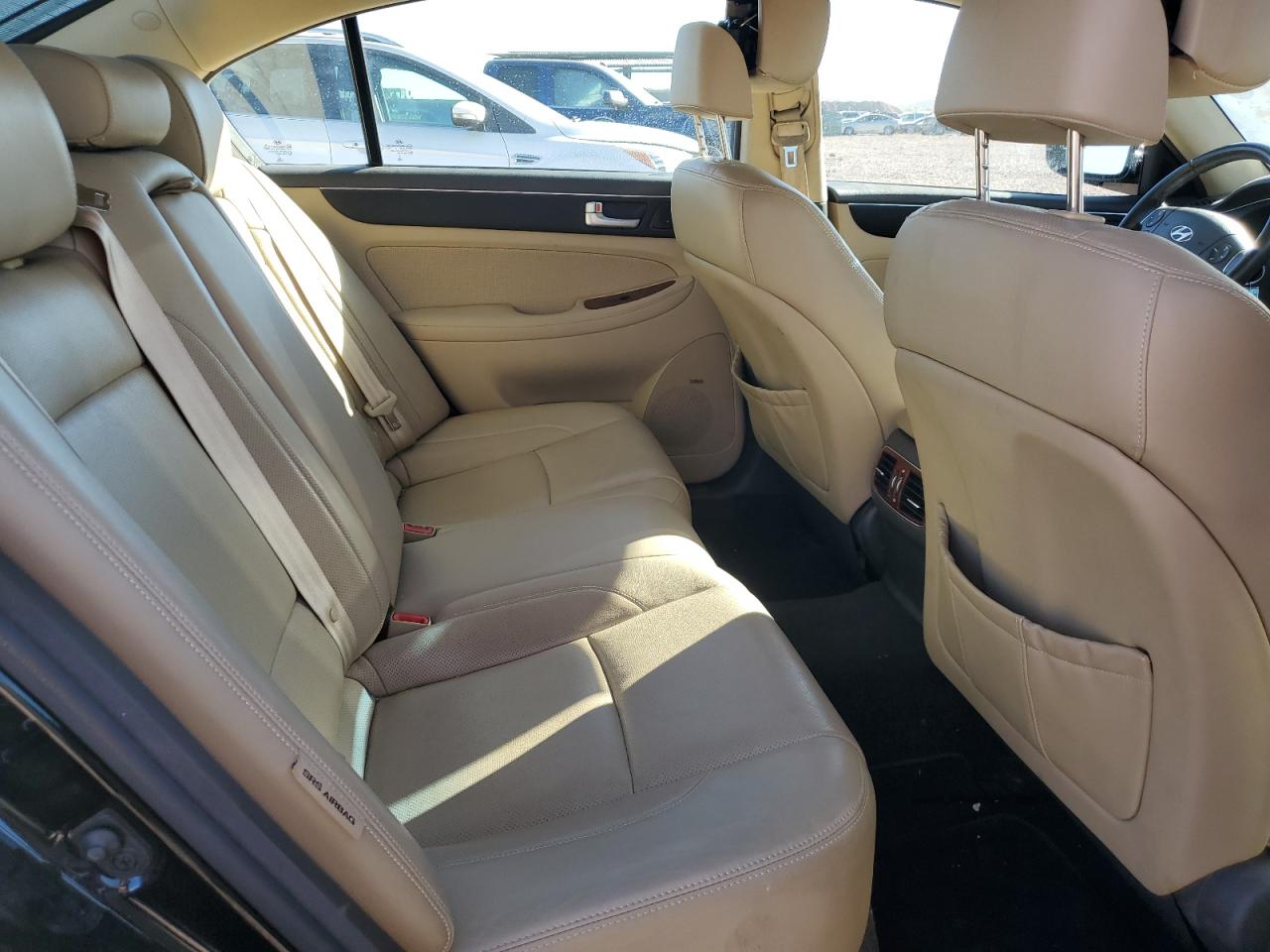 2013 Hyundai Genesis - Image 10