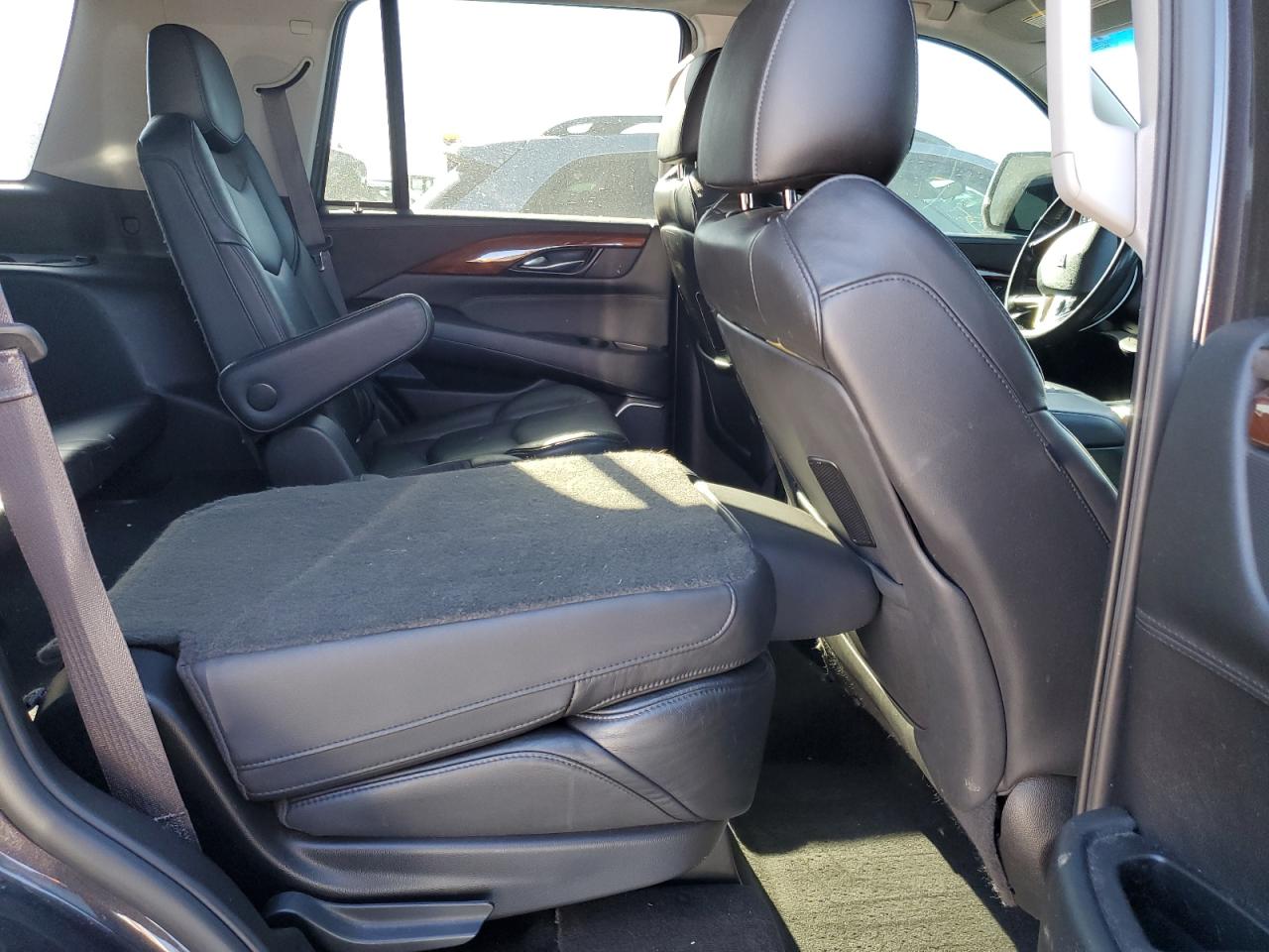 2016 Cadillac Escalade - Image 11