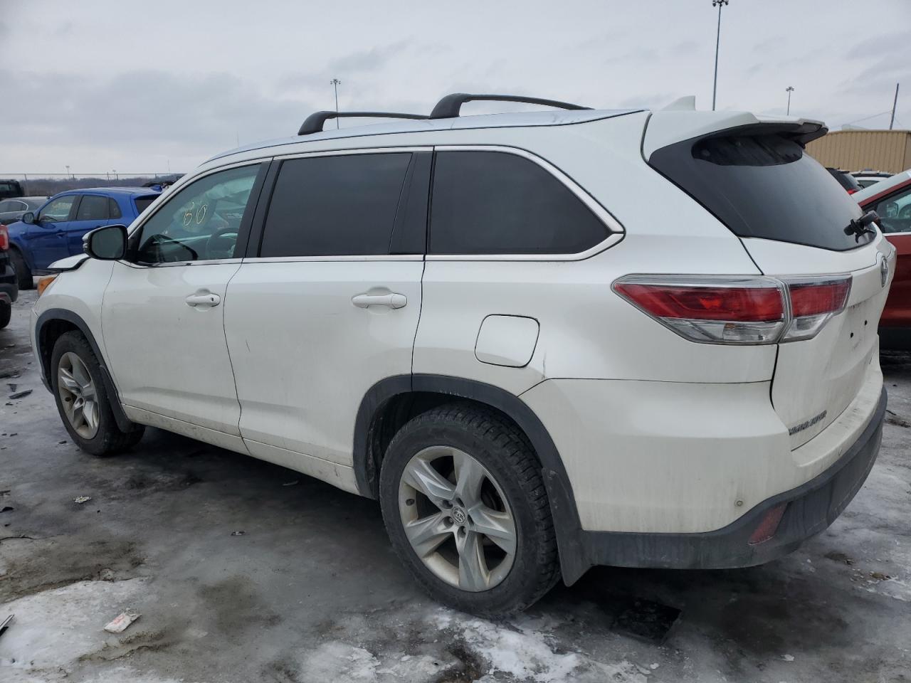 2016 Toyota Highlander - Image 2