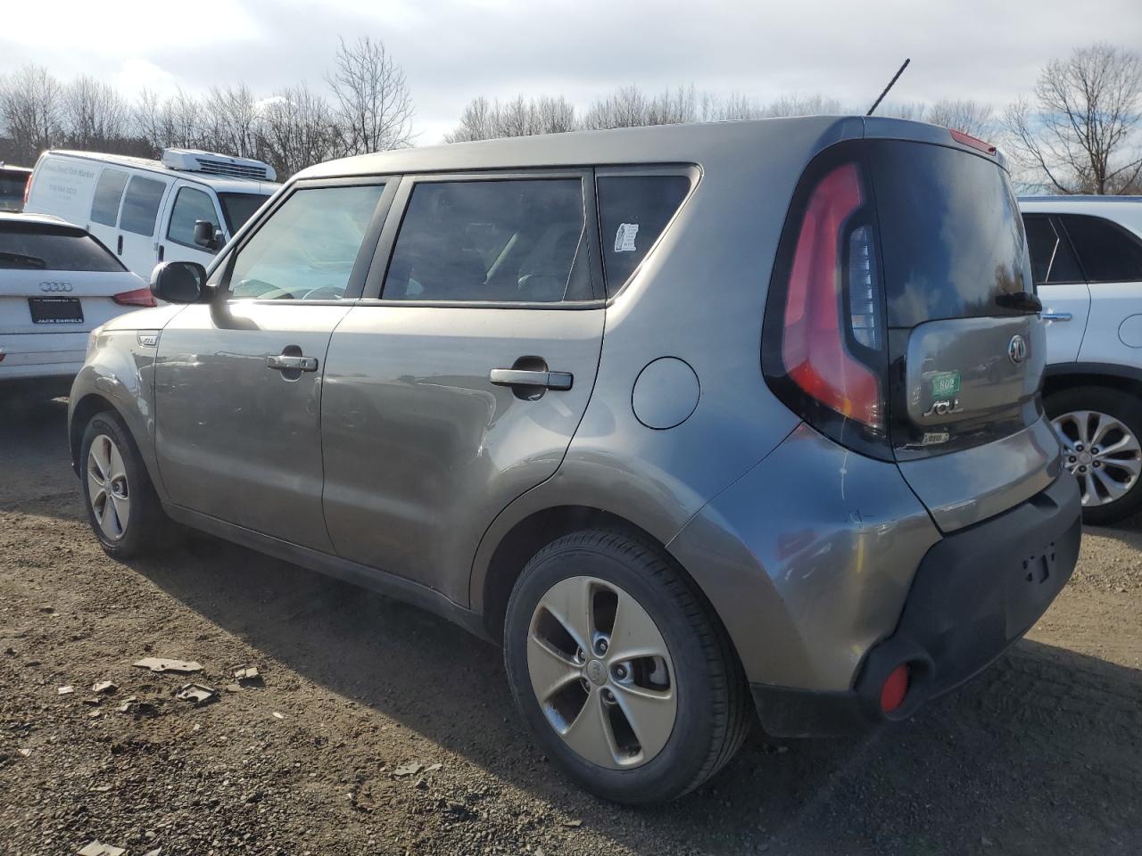 VIN KNDJN2A28F7181060 2015 KIA SOUL no.2