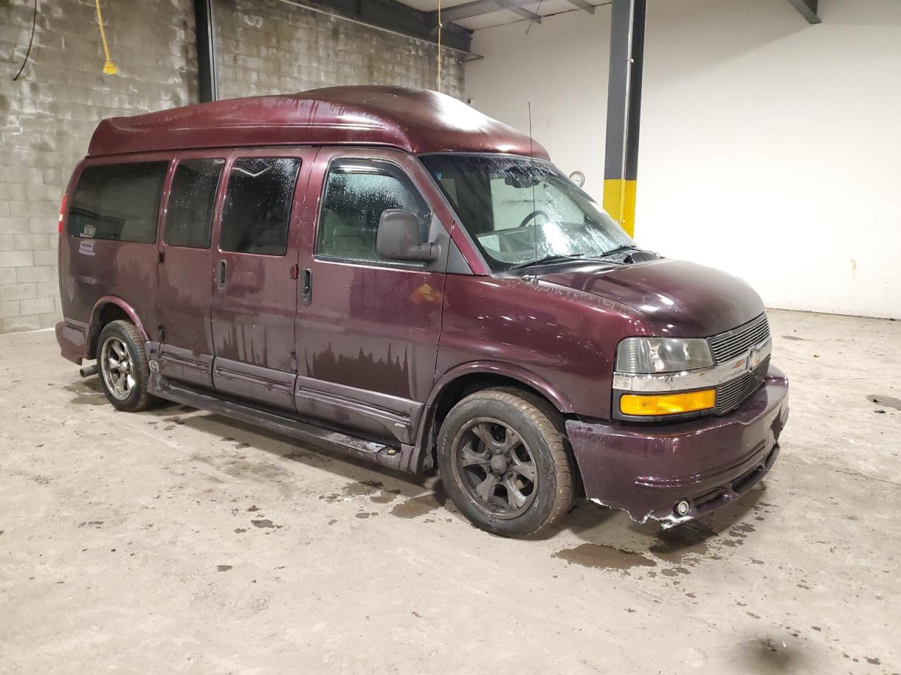 2005 Chevrolet Express - Image 4