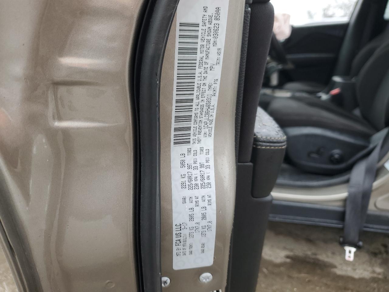 2017 Jeep Grand Cherokee - Image 13