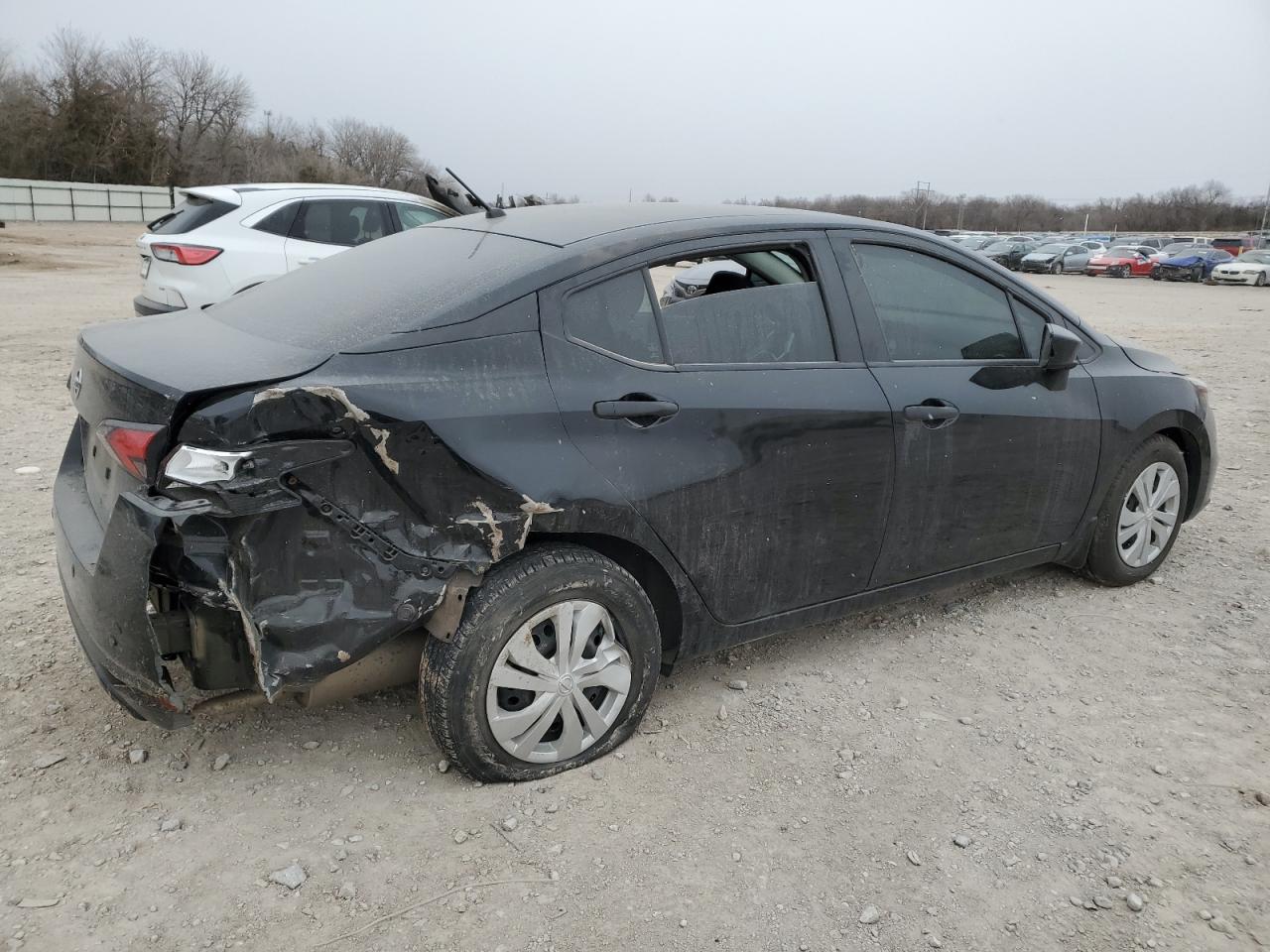 2021 Nissan Versa - Image 3