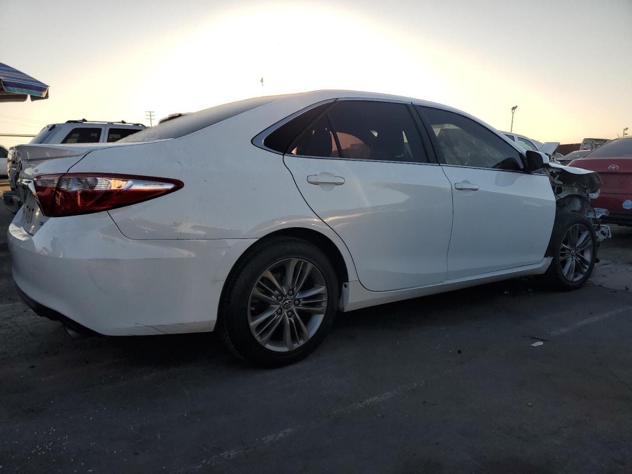 VIN 4T1BF1FK6GU135178 2016 TOYOTA CAMRY no.3