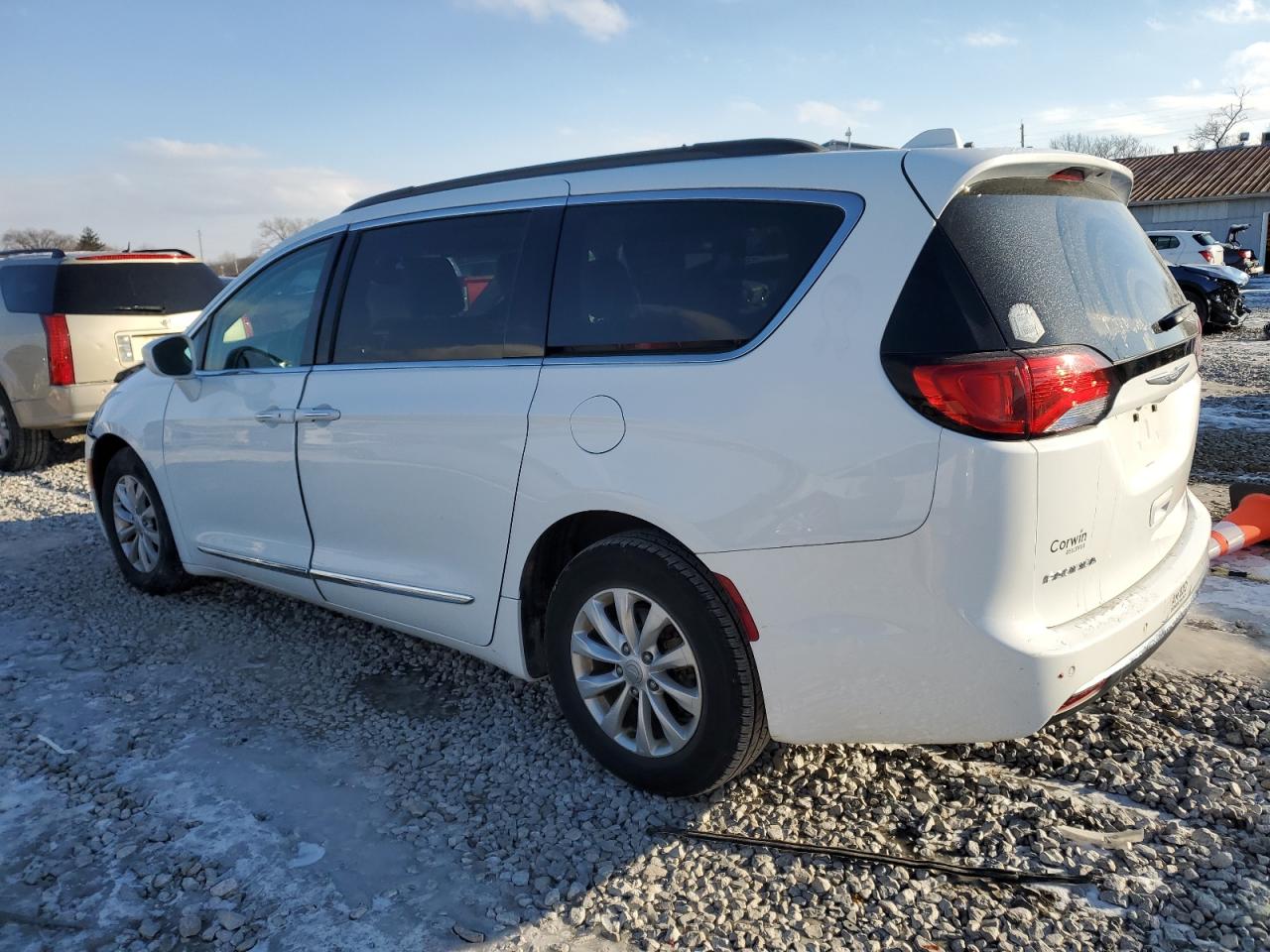 2017 Chrysler Pacifica - Image 2