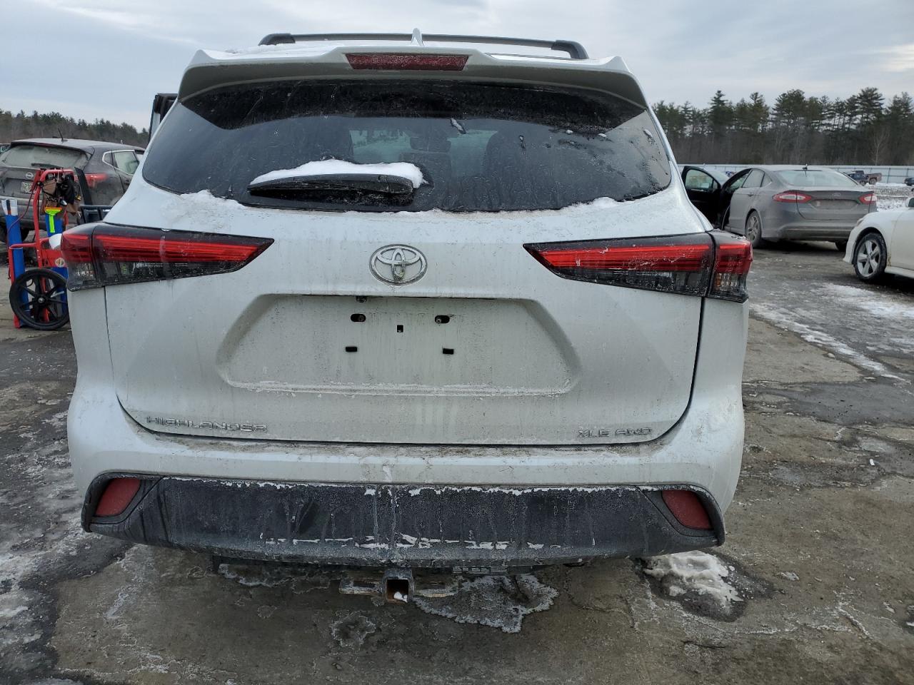 2022 Toyota Highlander - Image 6