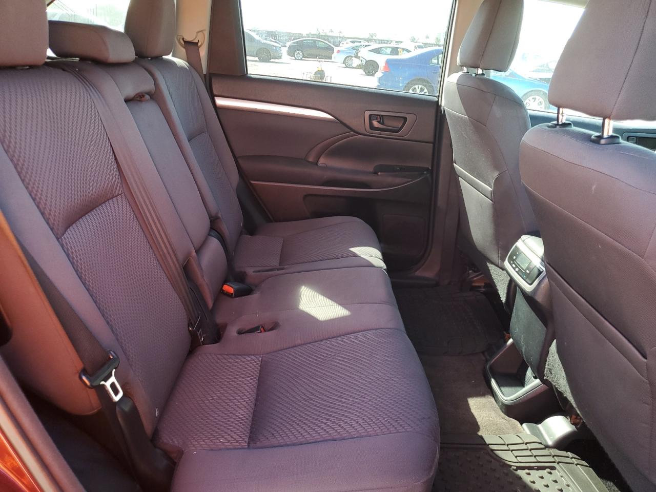 2014 Toyota Highlander - Image 11