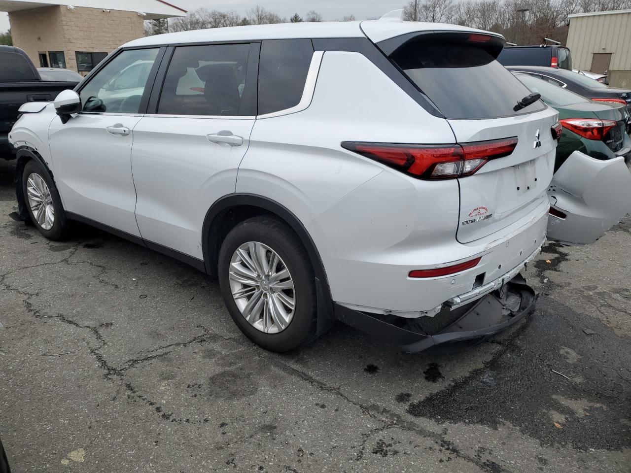 2024 Mitsubishi Outlander - Image 2
