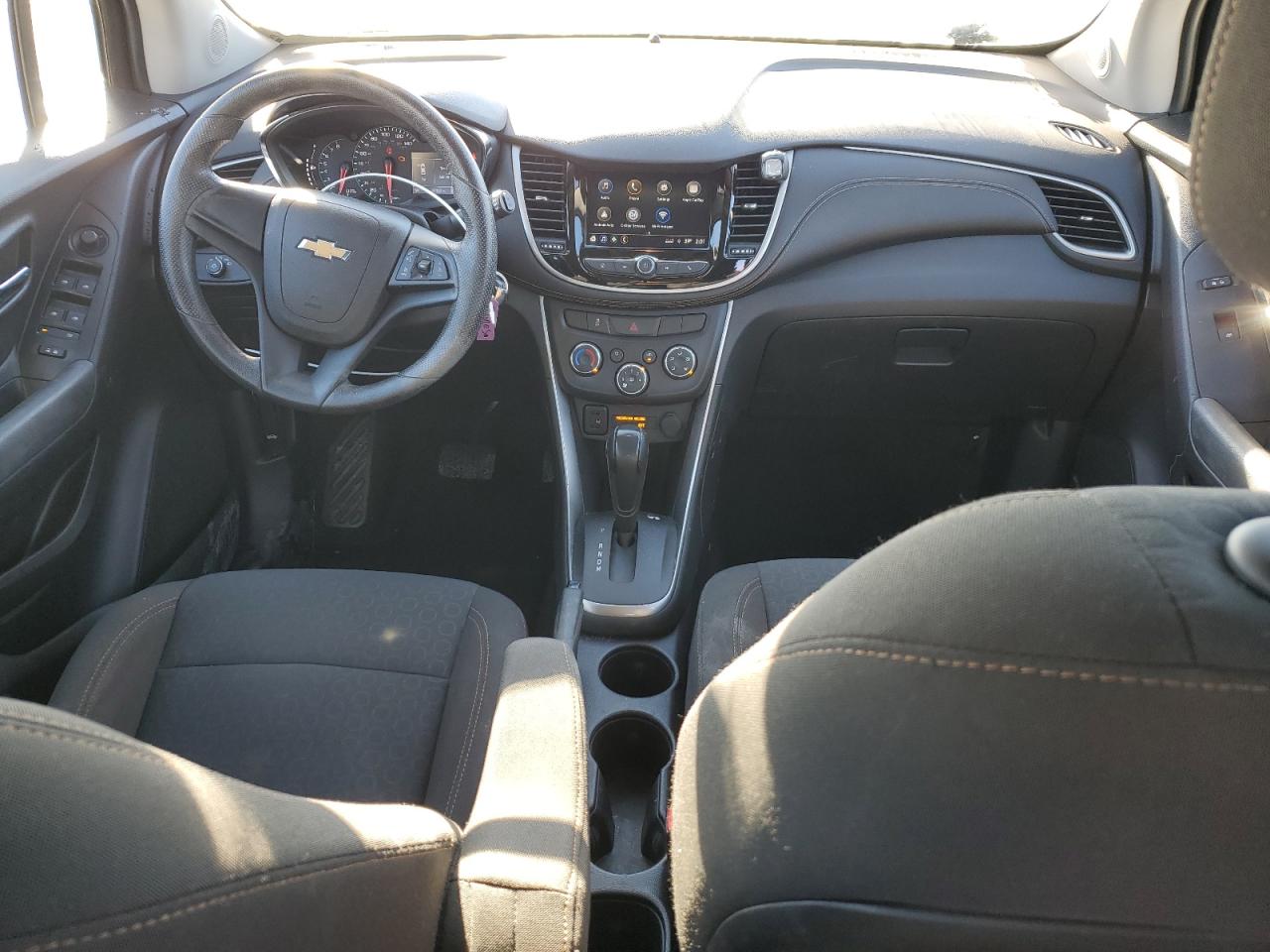 2018 Chevrolet Trax Ls VIN: KL7CJKSB2JB734274 Lot: 41581505