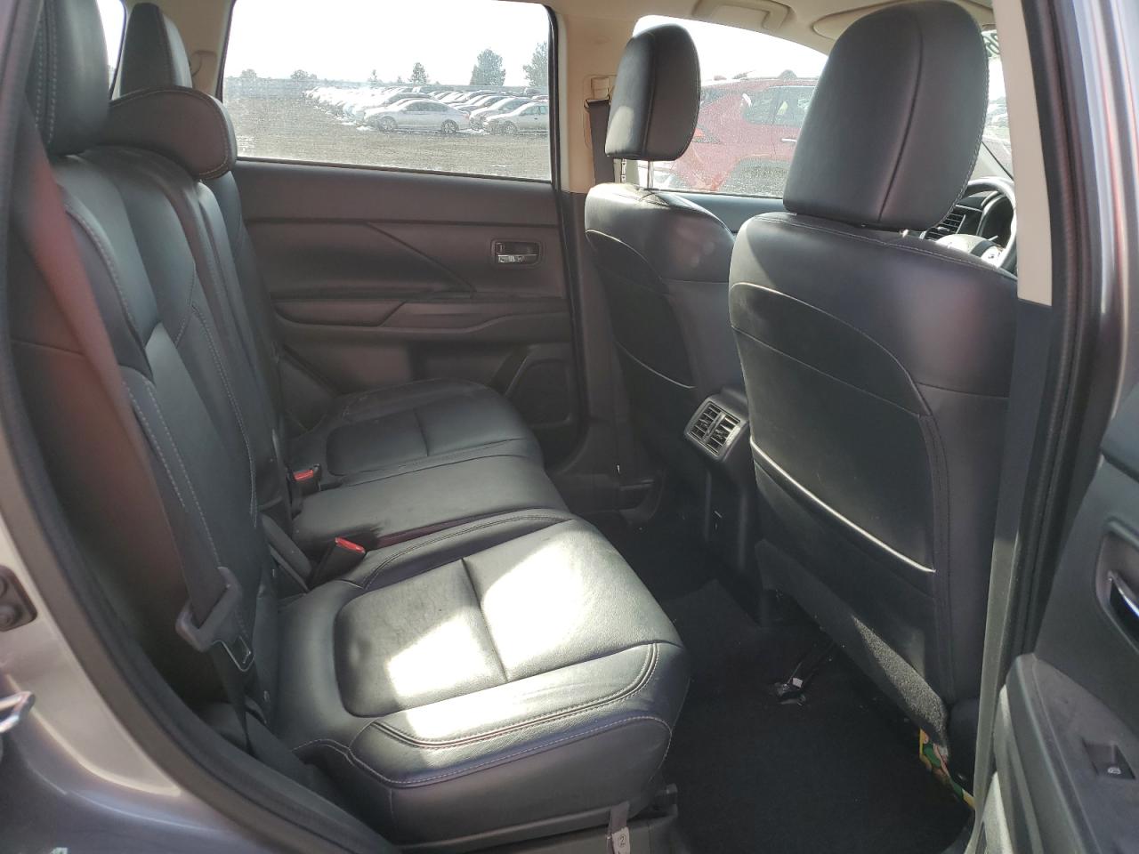 2020 Mitsubishi Outlander - Image 11