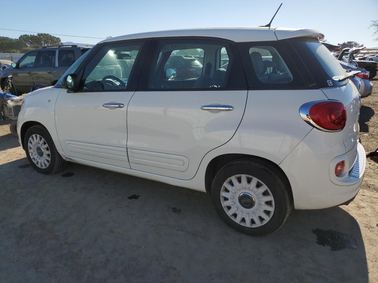 VIN ZFBCFAAH1FZ030573 2015 FIAT 500 no.2