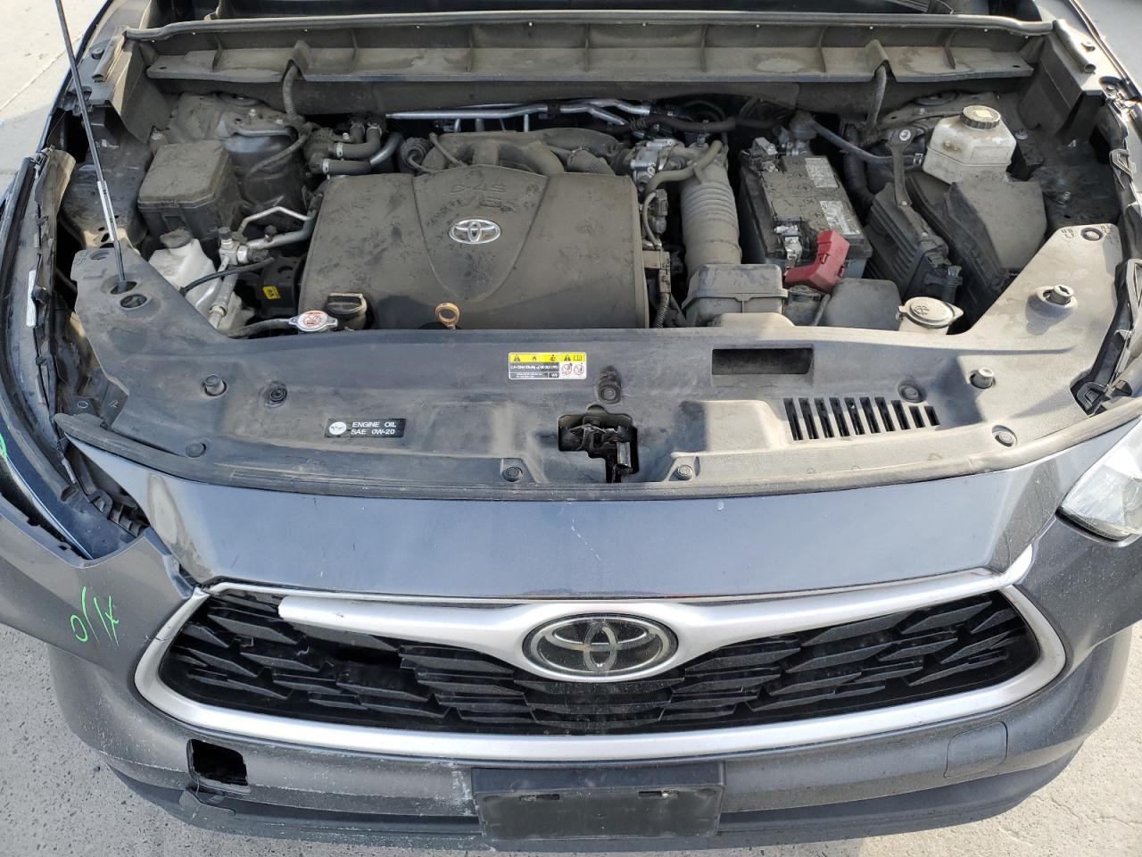2021 Toyota Highlander - Image 12