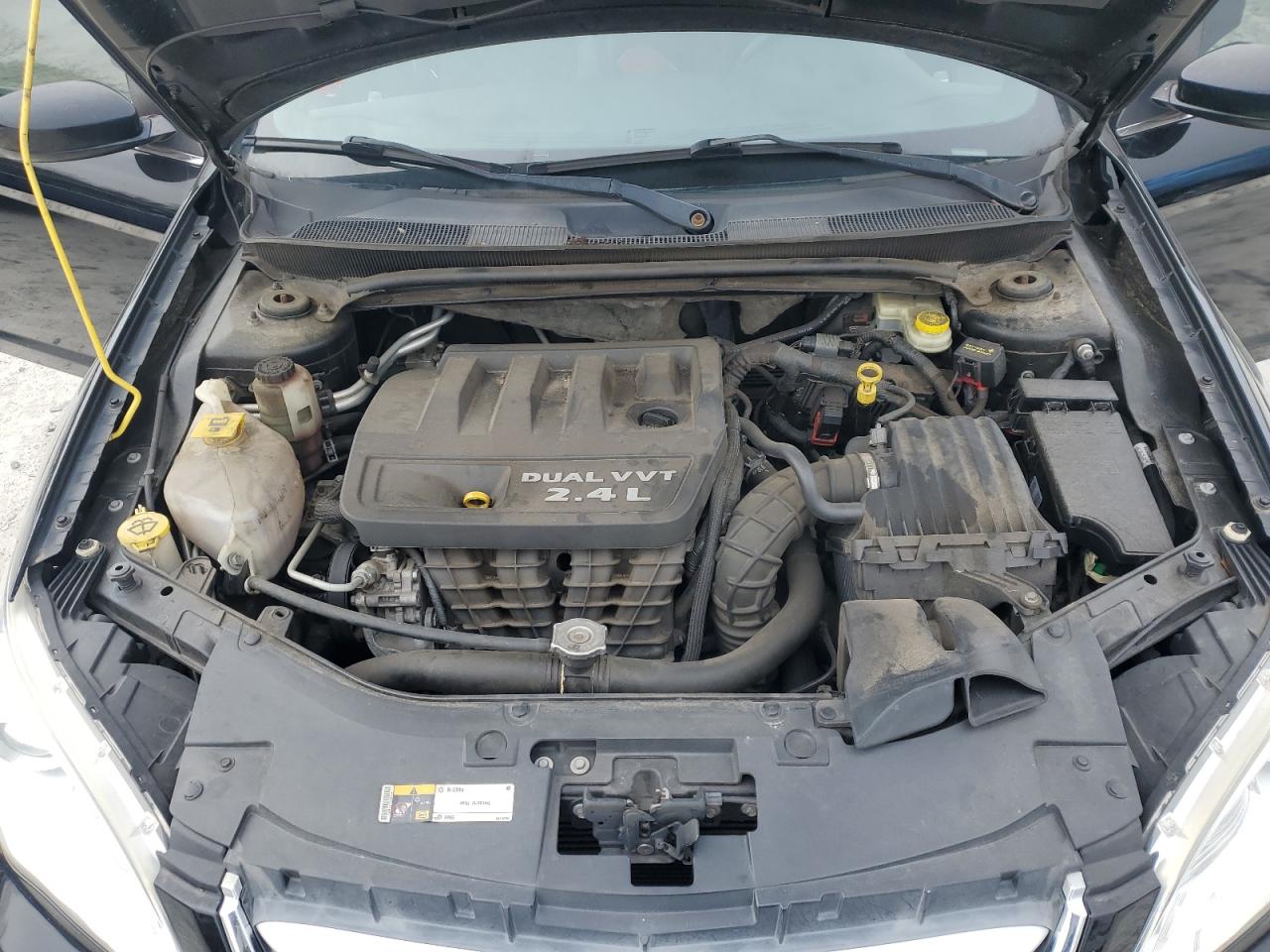 2014 Chrysler 200 - Image 12
