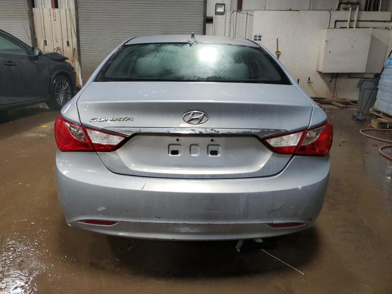 2011 Hyundai Sonata - Image 6