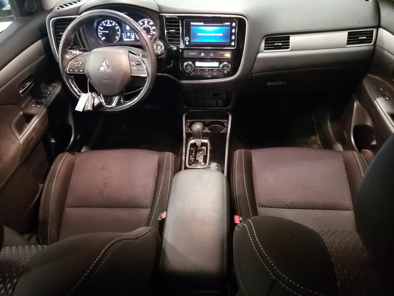 2018 Mitsubishi Outlander - Image 8