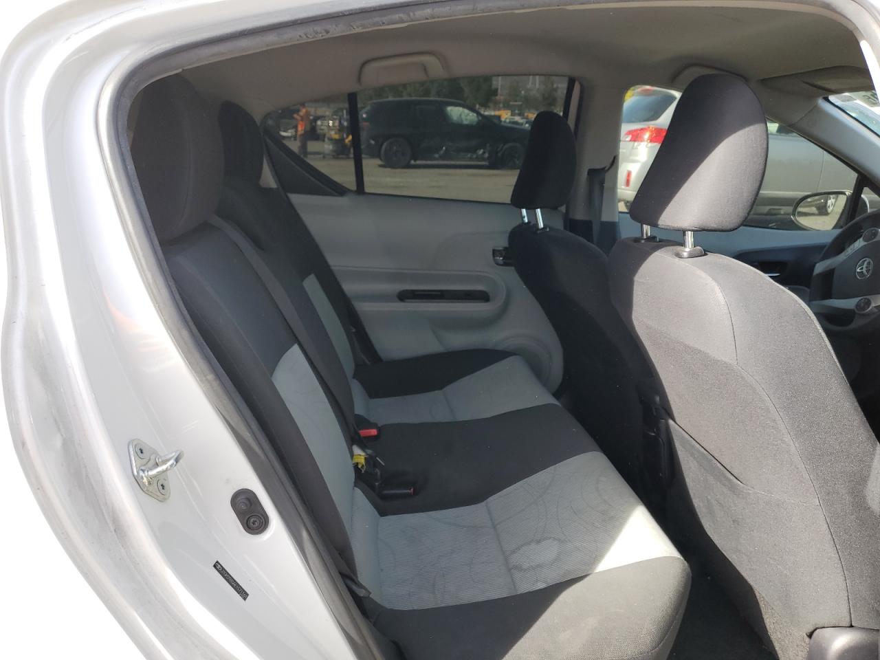 2014 Toyota Prius - Image 11