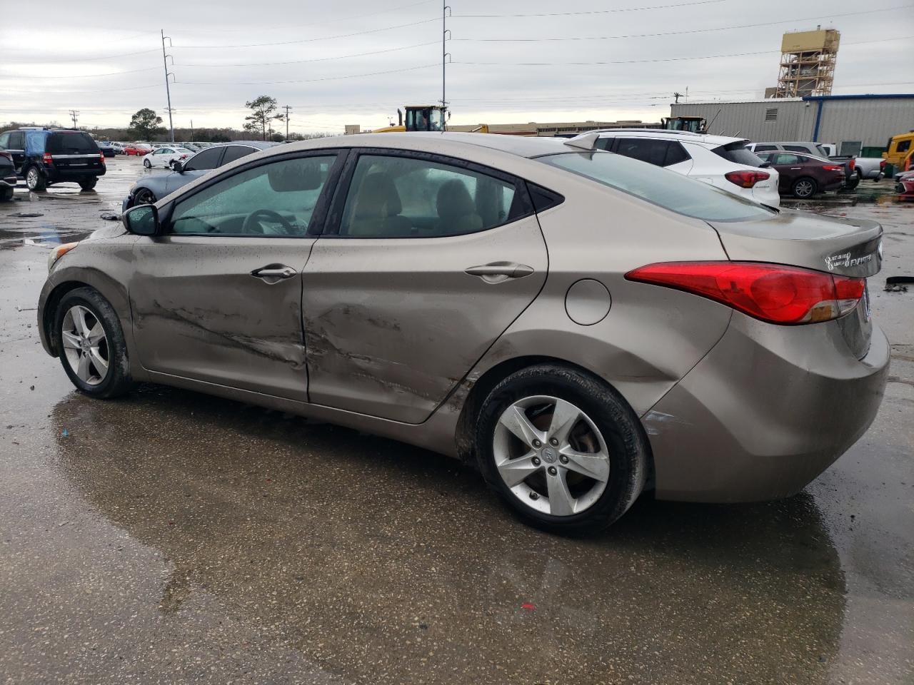 2013 Hyundai Elantra - Image 2