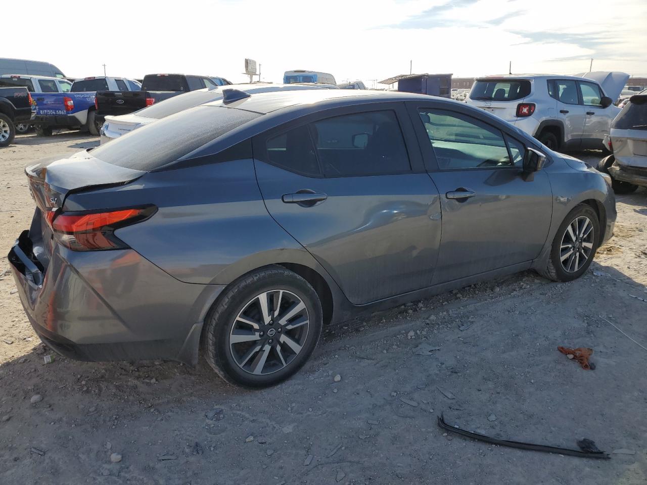 2021 Nissan Versa - Image 3