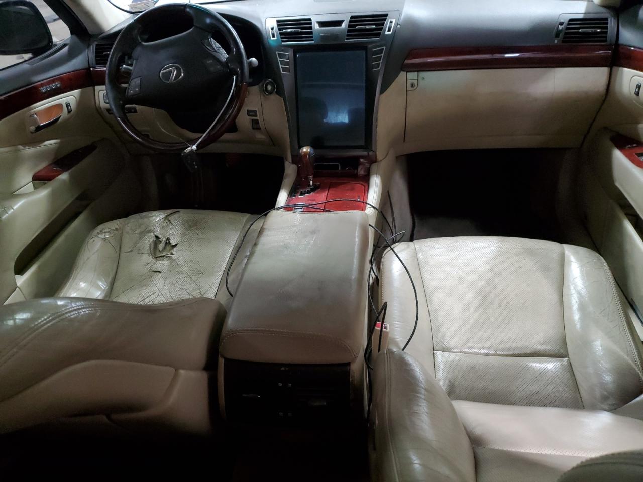 2011 Lexus LS - Image 8
